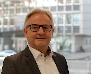 Portrait Steffen.jpg